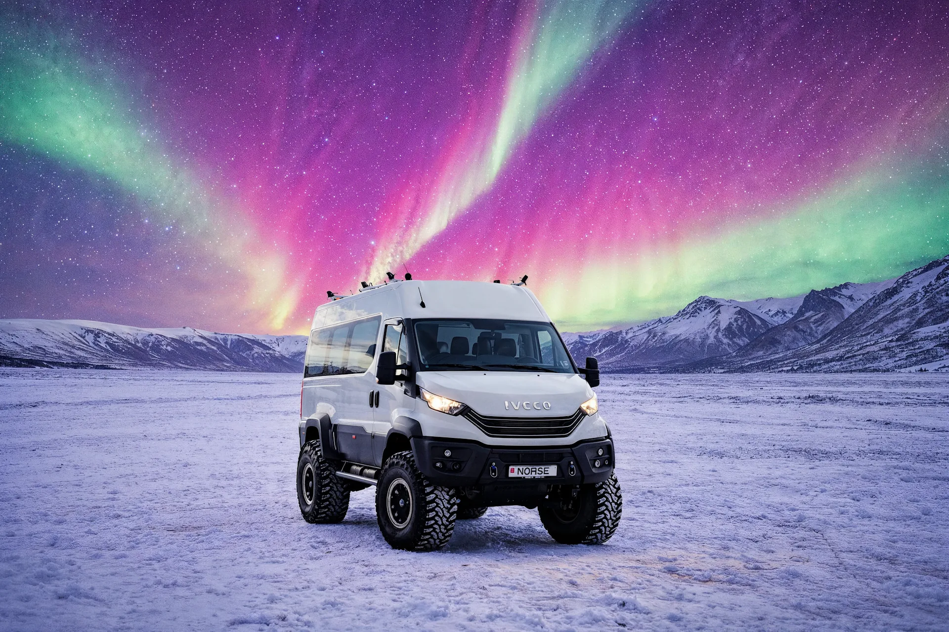 Northern lights tour scene in Iceland